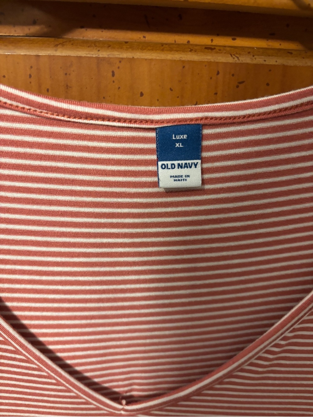 Old Navy Women's Luxe V-Neck Striped Tee in Rose and White - Picture 2 of 2
